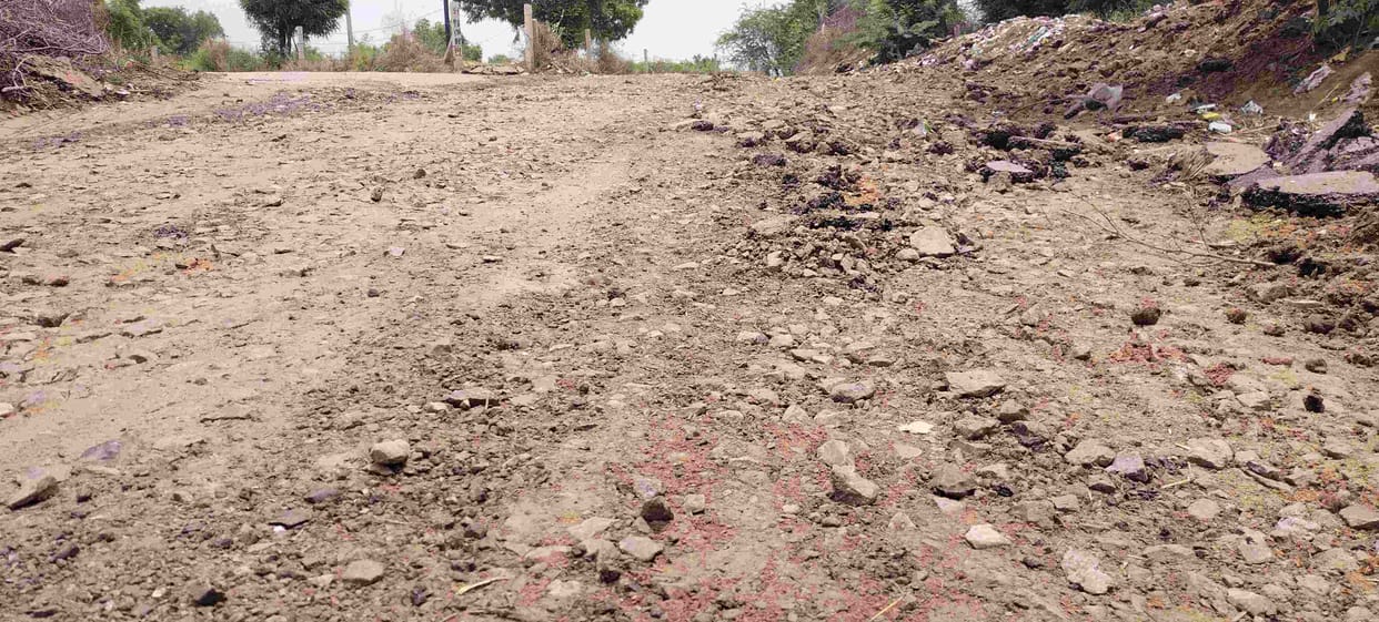 Construction is being done in installments... Those responsible forgot to build 500 meter road by uprooting it.
