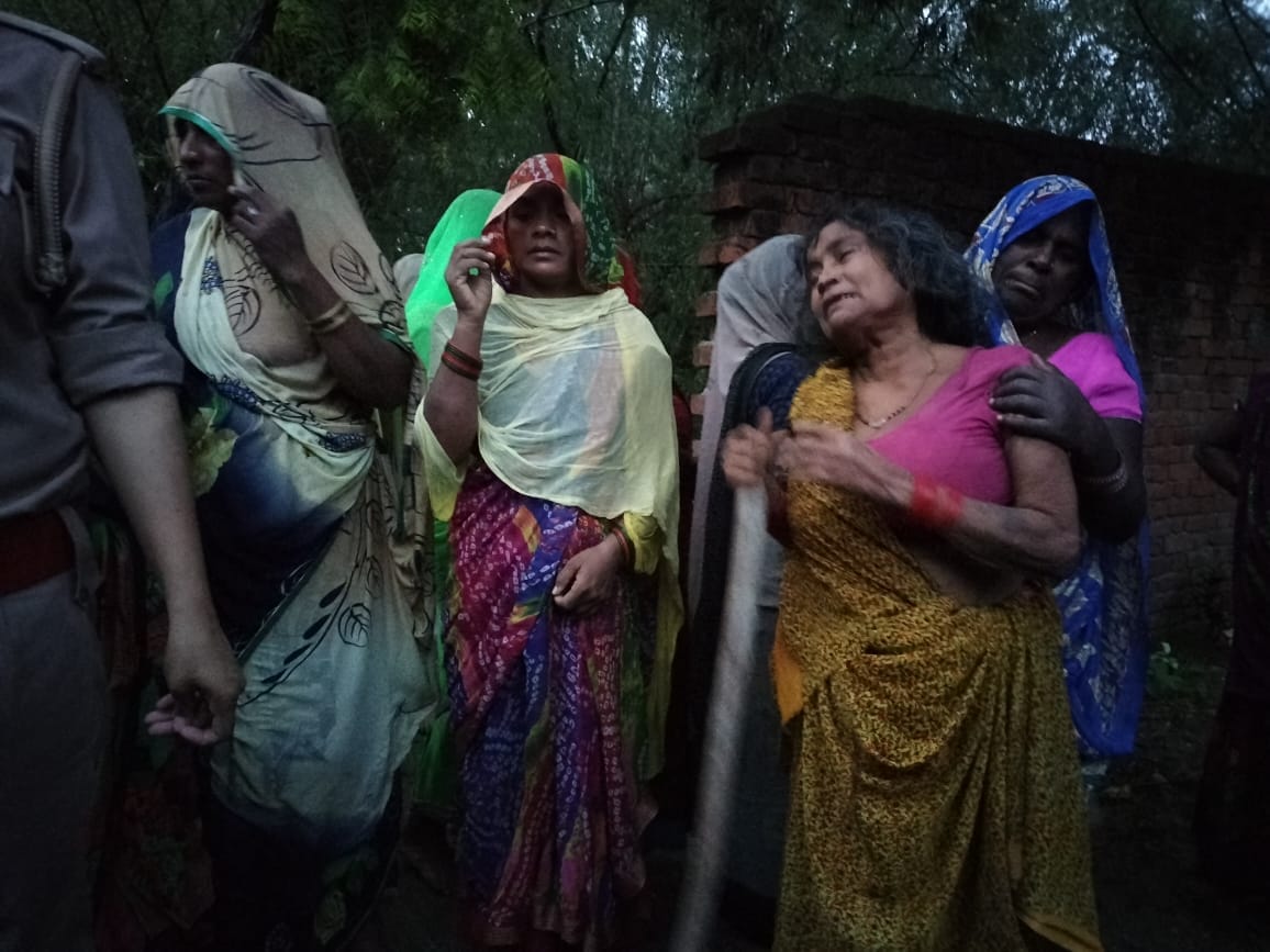 bijalee girane se do mahilaon sahit teen kee maut41 / 5,000Three people including two women died due to lightning