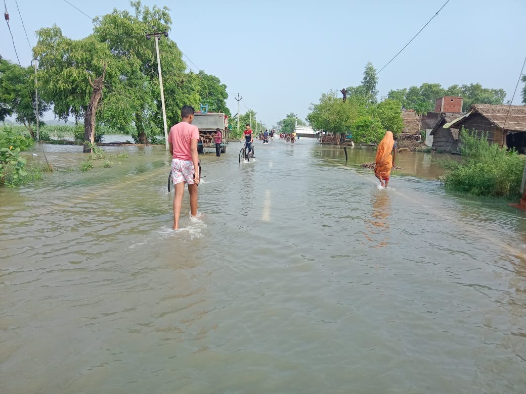 Situation worsened: More than 150 villages in the grip of flood, night is being spent on rooftops and roads