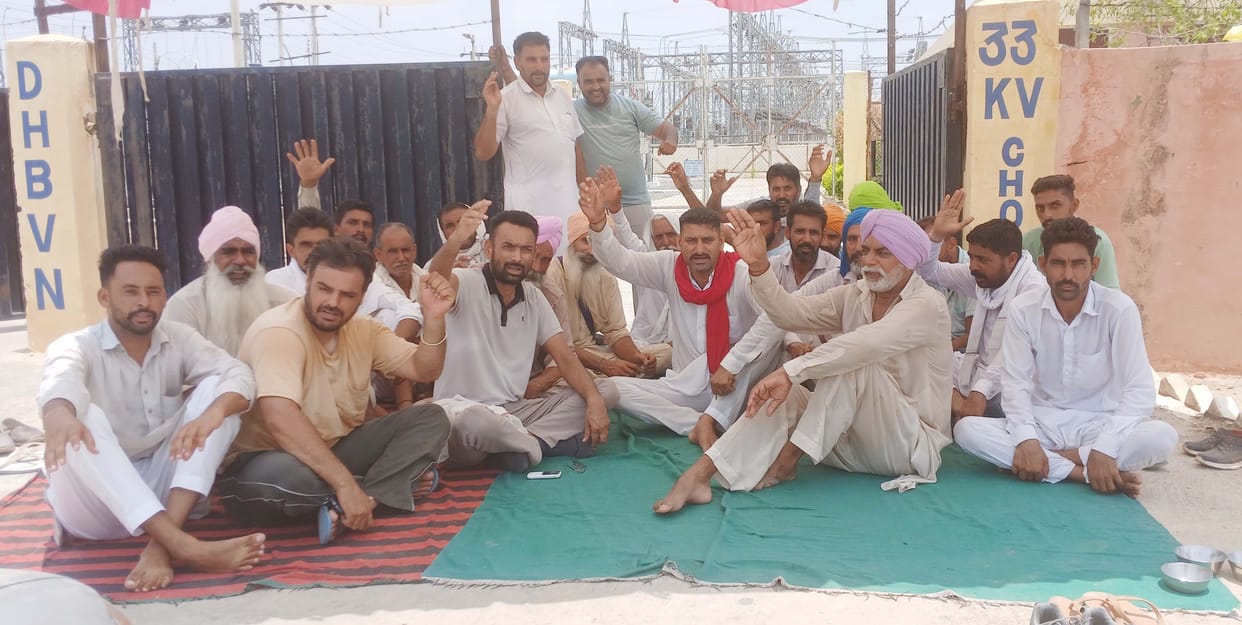 Electricity system stopped for a week, angry farmers of Odhan and Jalalana villages staged a 6-hour strike