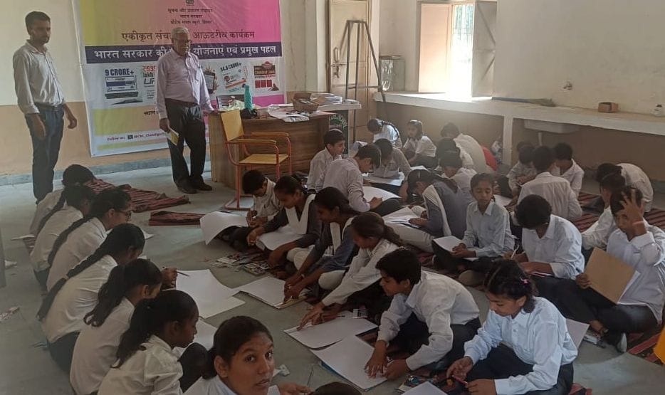 Mansi tops in painting and Vanshika tops in slogans.