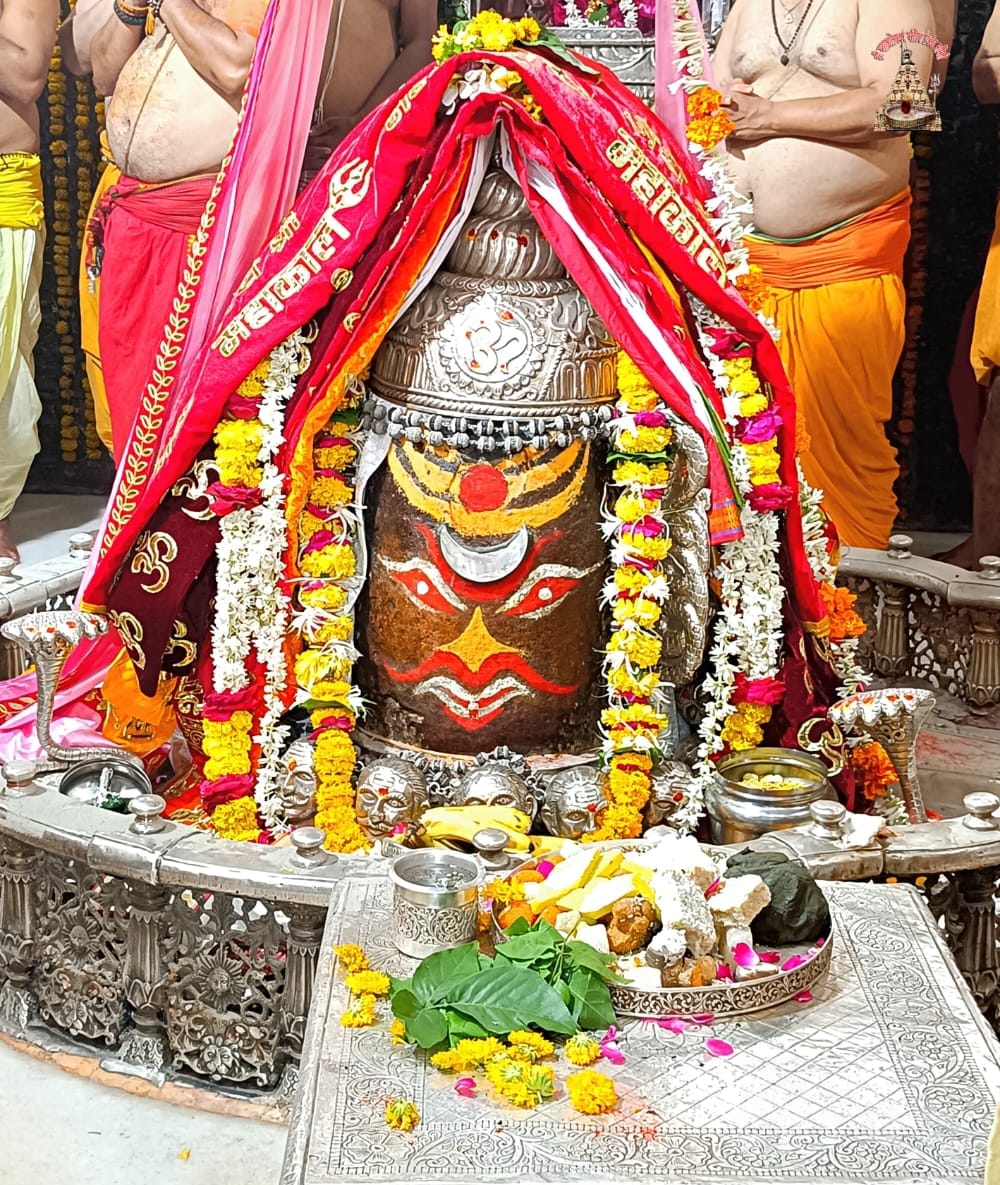 Bhasma Aarti started after taking the permission of Veerbhadra… Baba Mahakal gave darshan wearing Mund Mala.