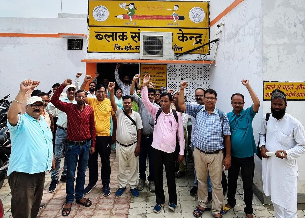 Teachers became furious in protest against online attendance in schools