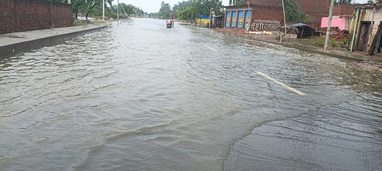 Traffic affected on Bareilly road due to collapse of culvert in Bisalpur