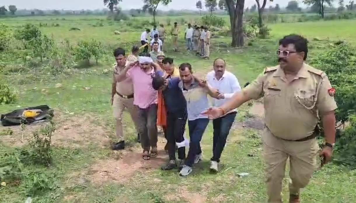 Three miscreants of Bihar's leper gang had looted money from a farmer, arrested in an encounter.