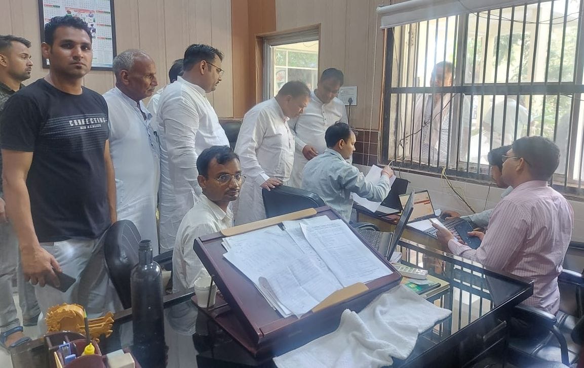 Parivar Pehchan Patra portal runs slowly on first day, people face problem in getting mistakes corrected