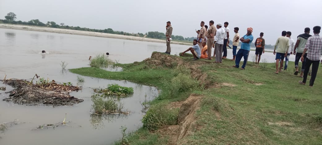 Youth drowned under suspicious circumstances in Gomti, search continues