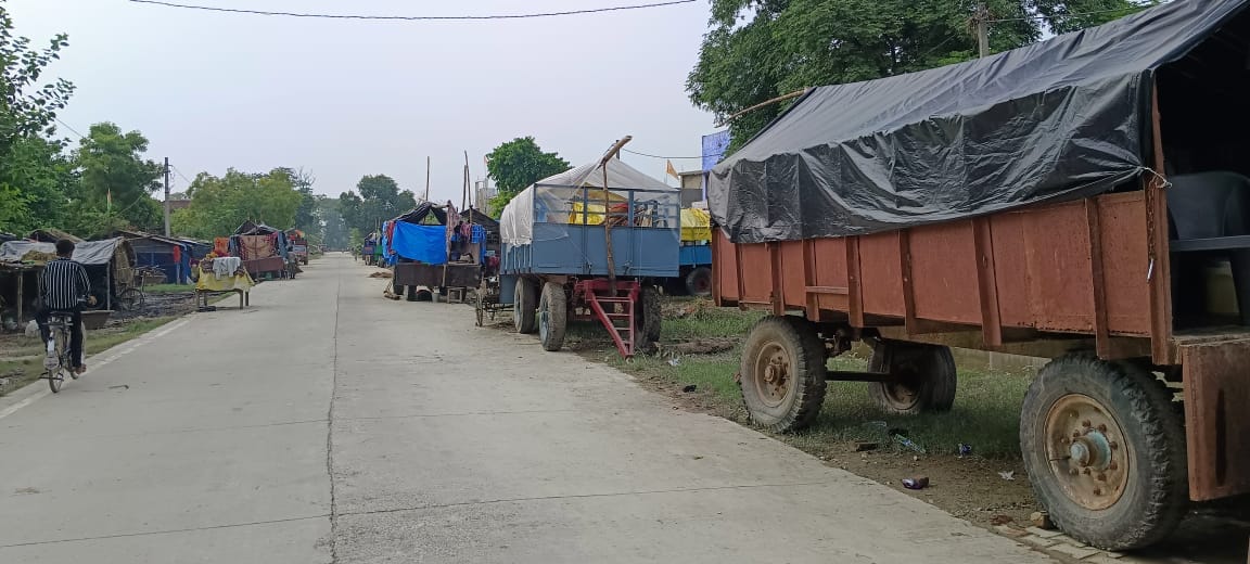 Dozens of houses have built shelters on rural trolleys