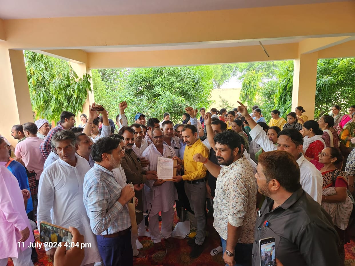 Teachers demonstrated at BSA office