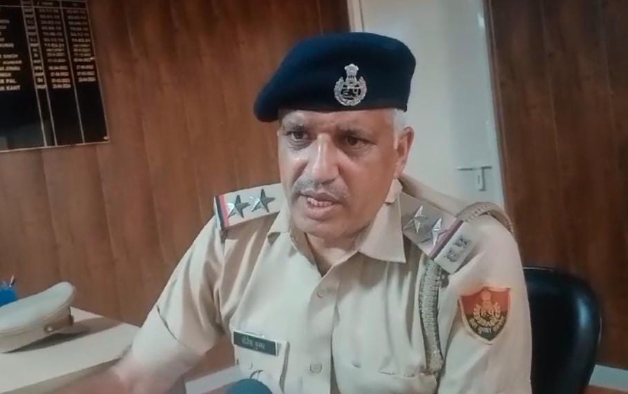 Looted Rs 1.30 lakh from gas agency employee at gunpoint