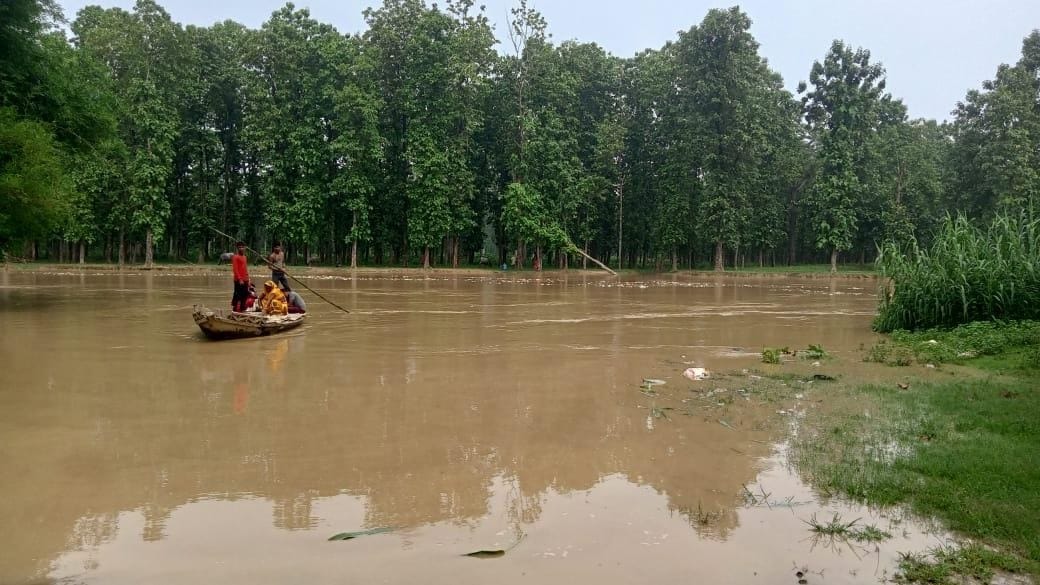 People of Jiginihwan and Lohartola are scared after seeing the rising water level.