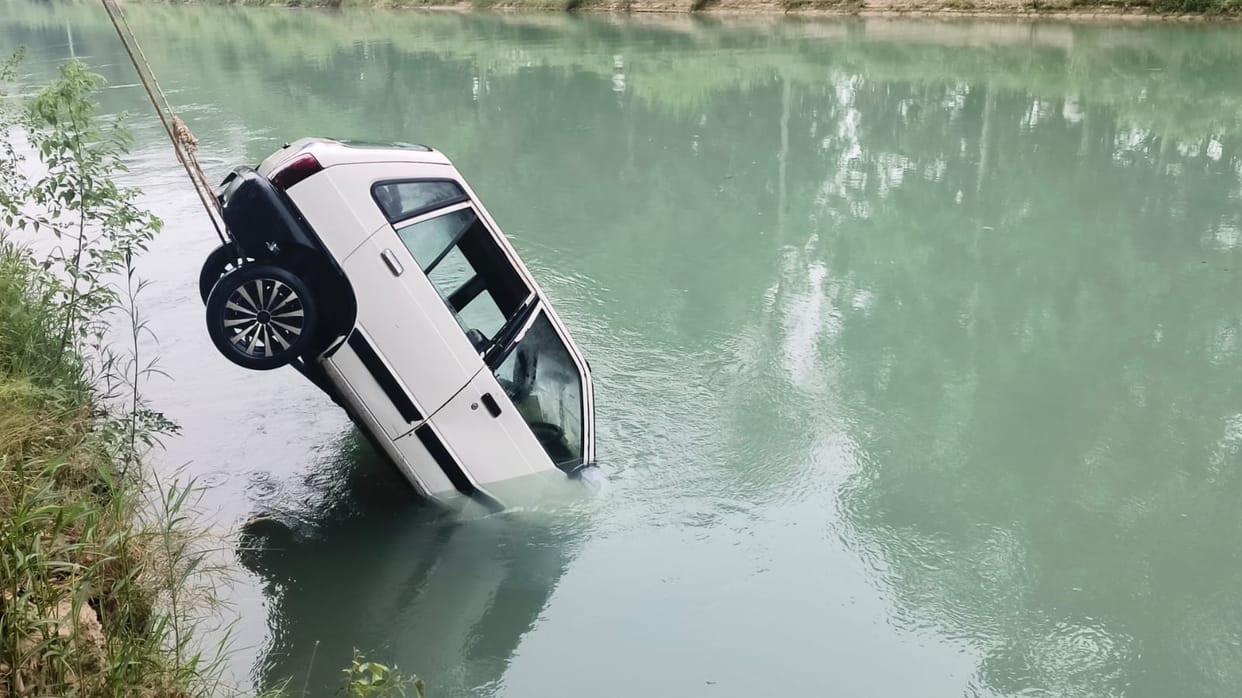 Car lost control and fell into canal, driver swam out