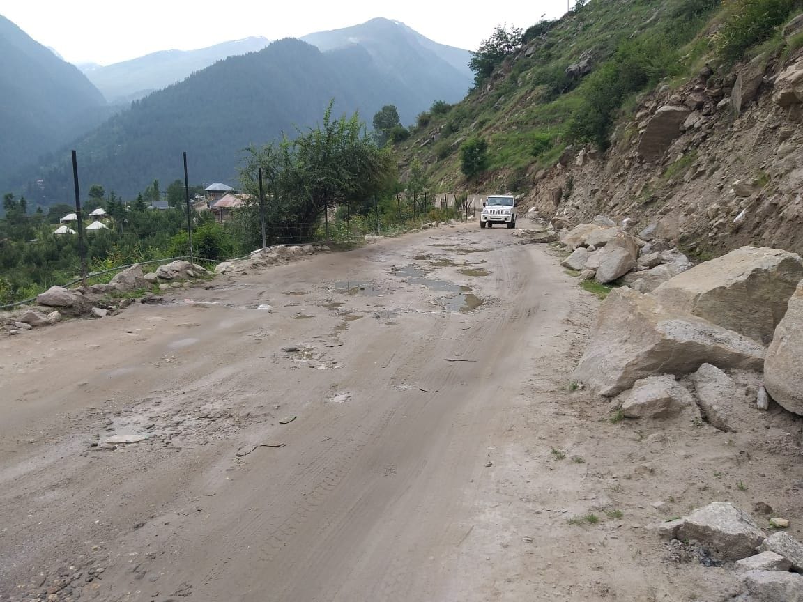 Sangla-Chitkul road, Bhavanagar, people troubled by road problems