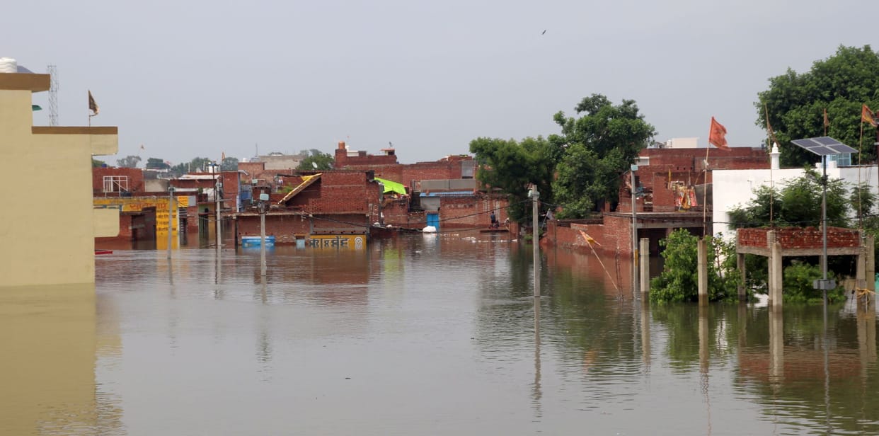 Water level of Khannaut river decreased, people started returning to their homes