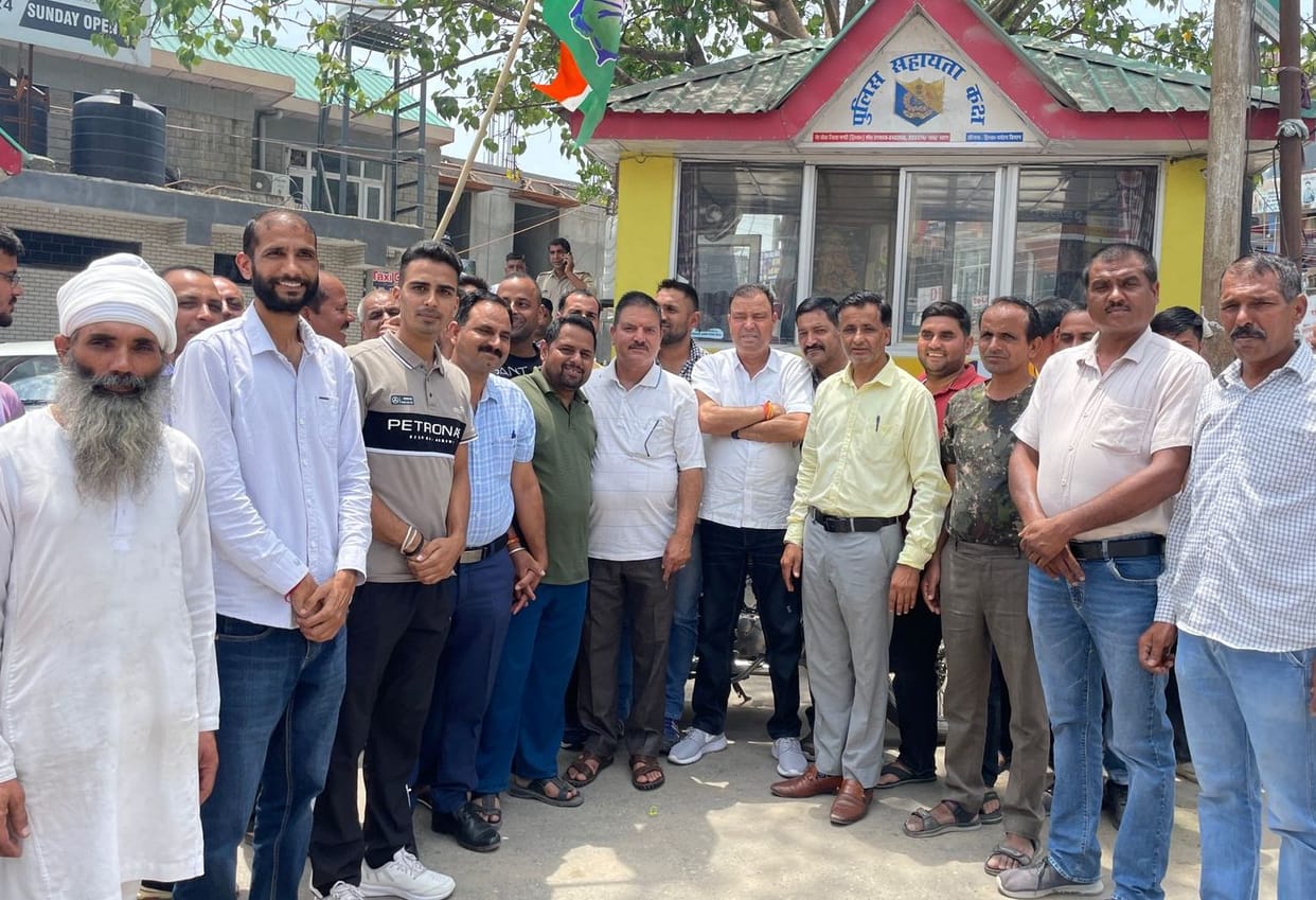 Celebration of Congress victory in Dehra and Nalagarh in Balh