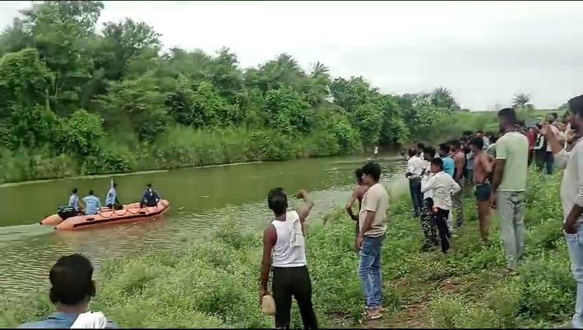 Damoh Madhya Pradesh Crocodile Attacks Eight Year Old Bathing With His Father In the River