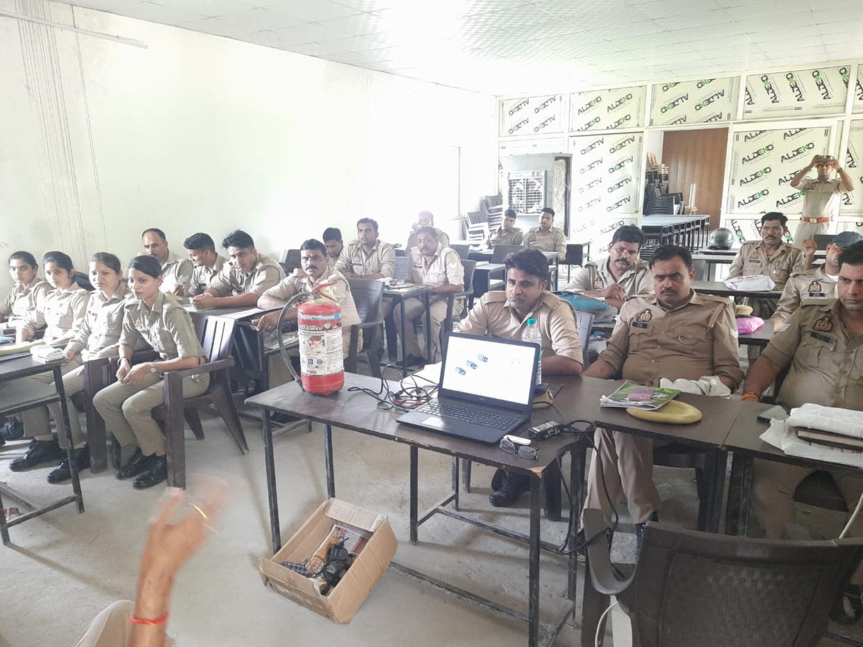 Dial 112 employees were given training on fire extinguishing