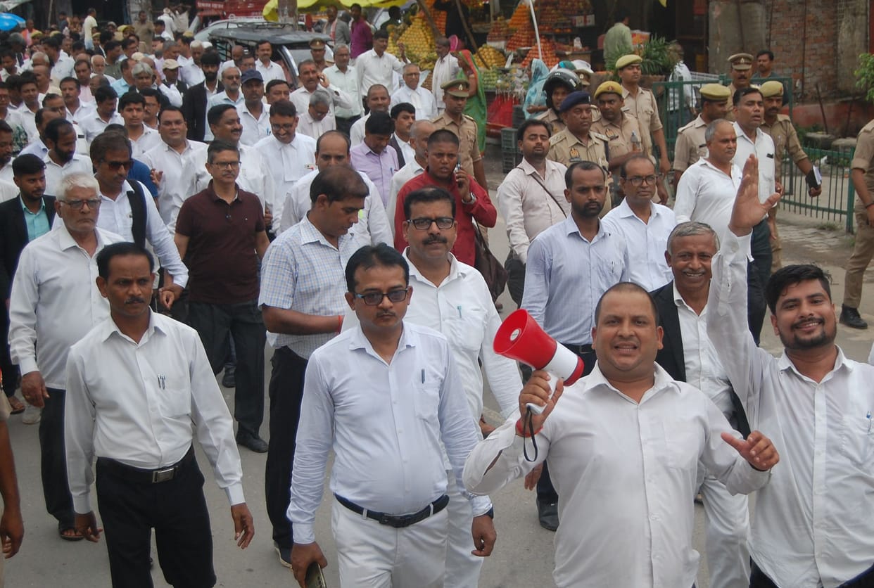 Former IPS did chakka jam with advocates