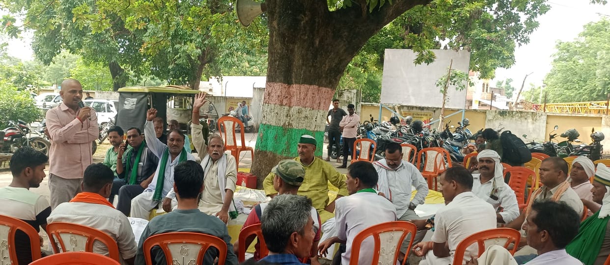 Angry farmers demonstrated, took employee hostage