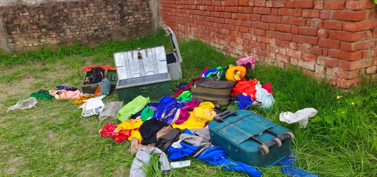 Thieves took away a household worth ten lakhs along with cash and jewelery after breaking into a house.