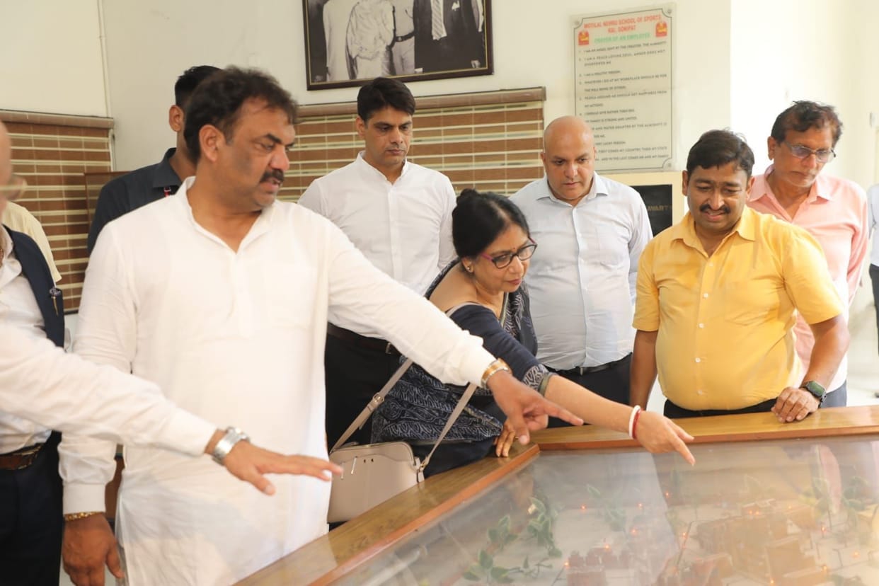 Minister of State for Sports visited the Sports University, took stock of the facilities