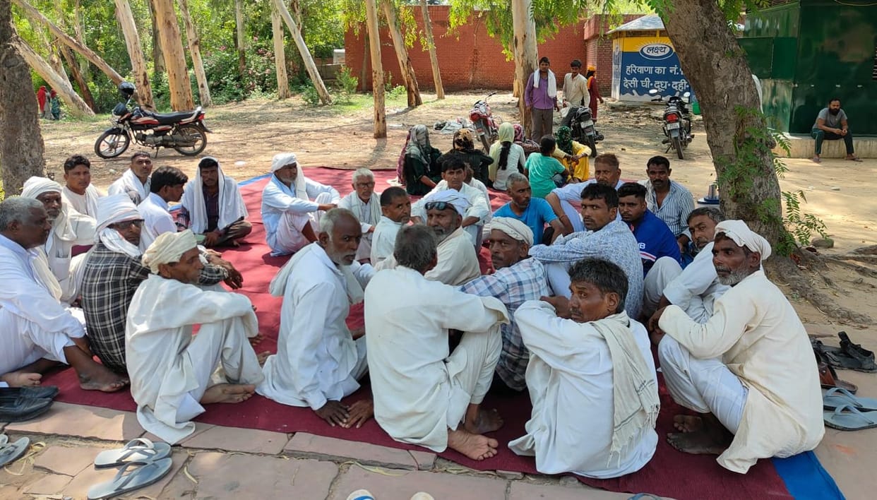 Protested for two hours by keeping the dead body outside the Mini Secretariat