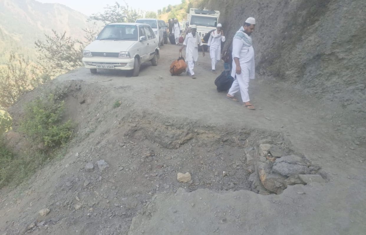 Kalhel-Banjali-Jungrar road closed by digging a pit