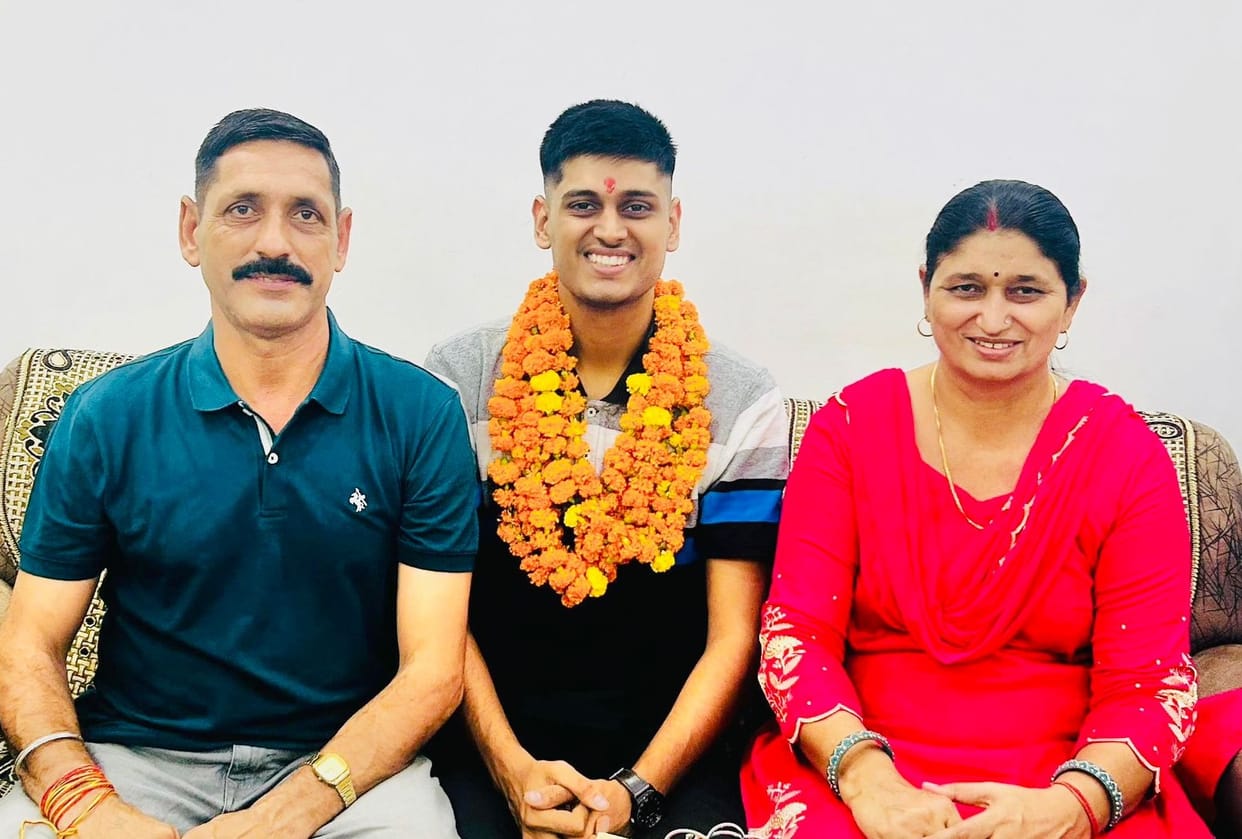 Ankit of village Dalanwas selected for the post of Lieutenant in the army.