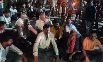 Amethi News: संविदा कर्मी की करंट से मौत, हंगामा, लगाया जाम Contract worker dies of electric shock, commotion, traffic jam