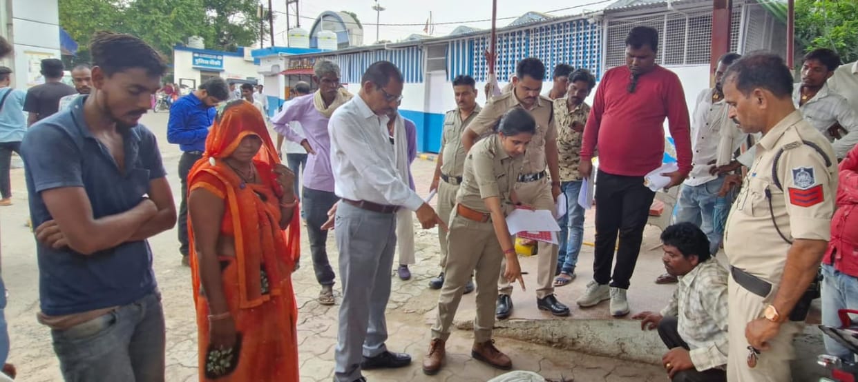 Damoh Woman Laborer Died due to Felling down stairs in UP .