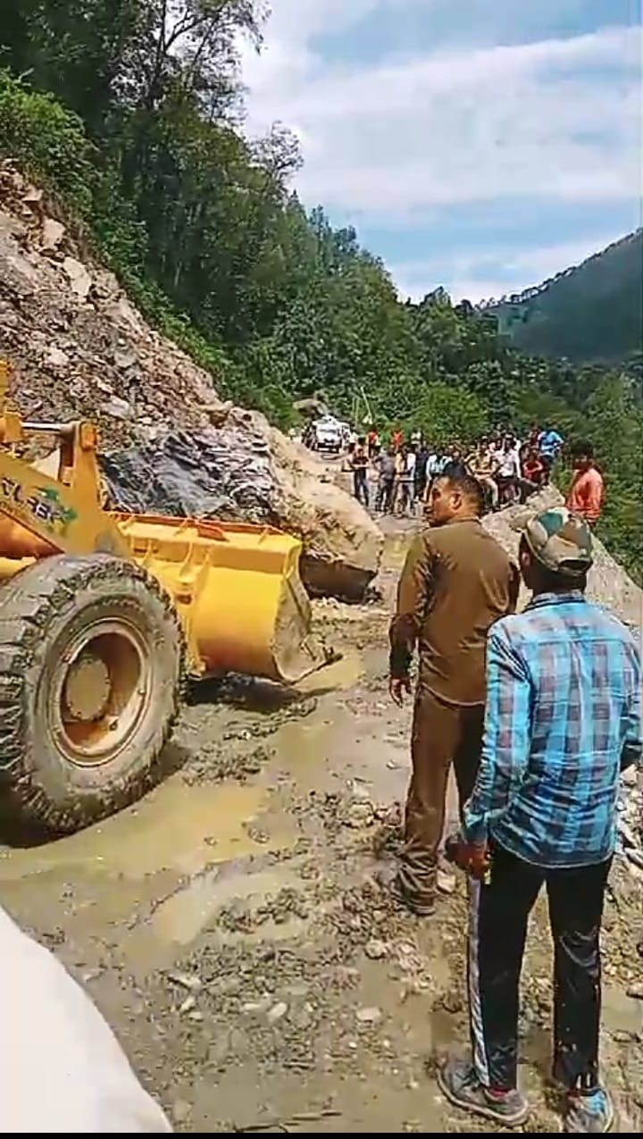 Debris in Simalsain, Karnaprayag-Gwaldam Highway remained closed for three hours