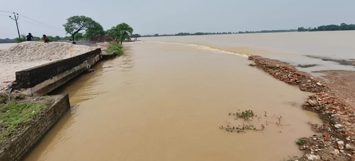 Vehicular movement halted due to temporary road closure