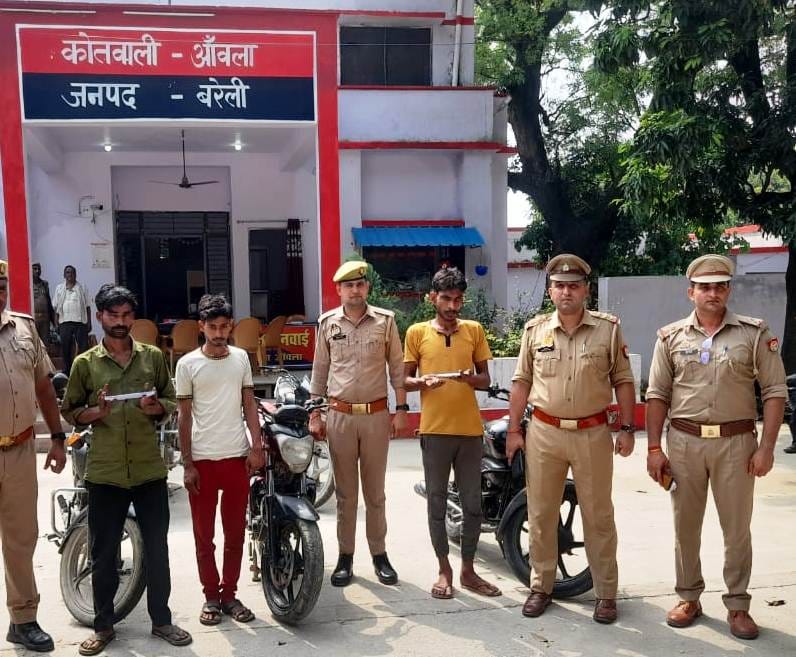Three thieves who sold by changing chassis and engine numbers arrested, fourth absconding, five bikes recovered
