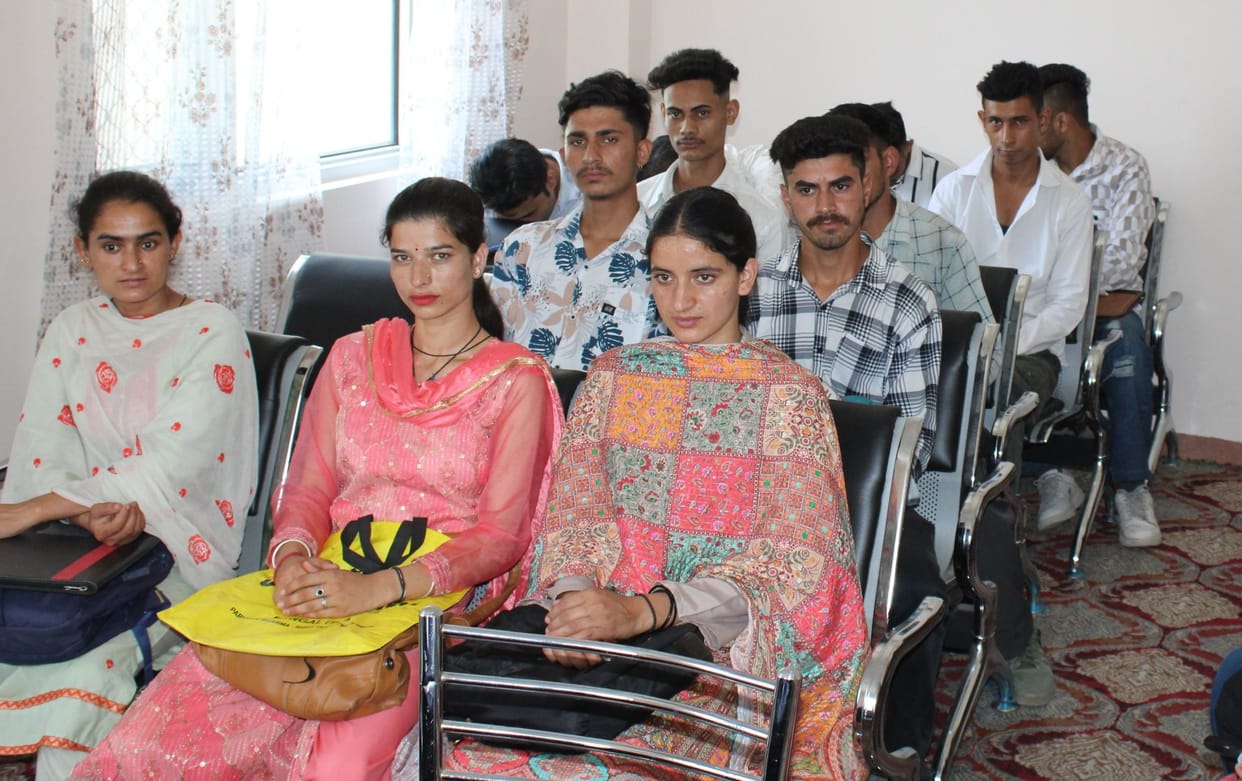24 unemployed youth became security guards in Chamba