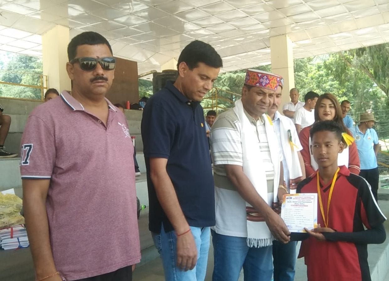 Naveen and Kashish get the title of excellent athlete