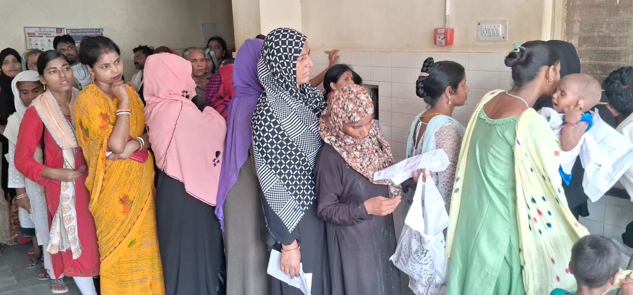 Patients suffering from vomiting, diarrhea and stomach pain increased in the district hospital.