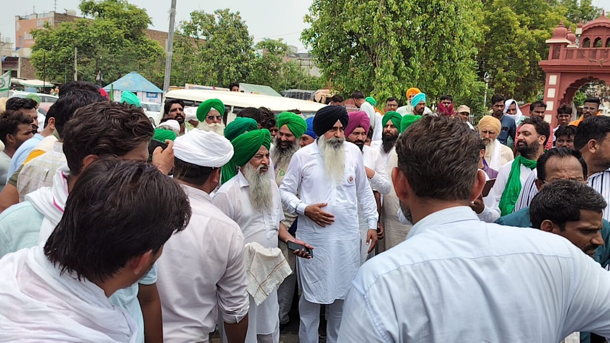 Farmers march to Khanauri and Shambhu border
