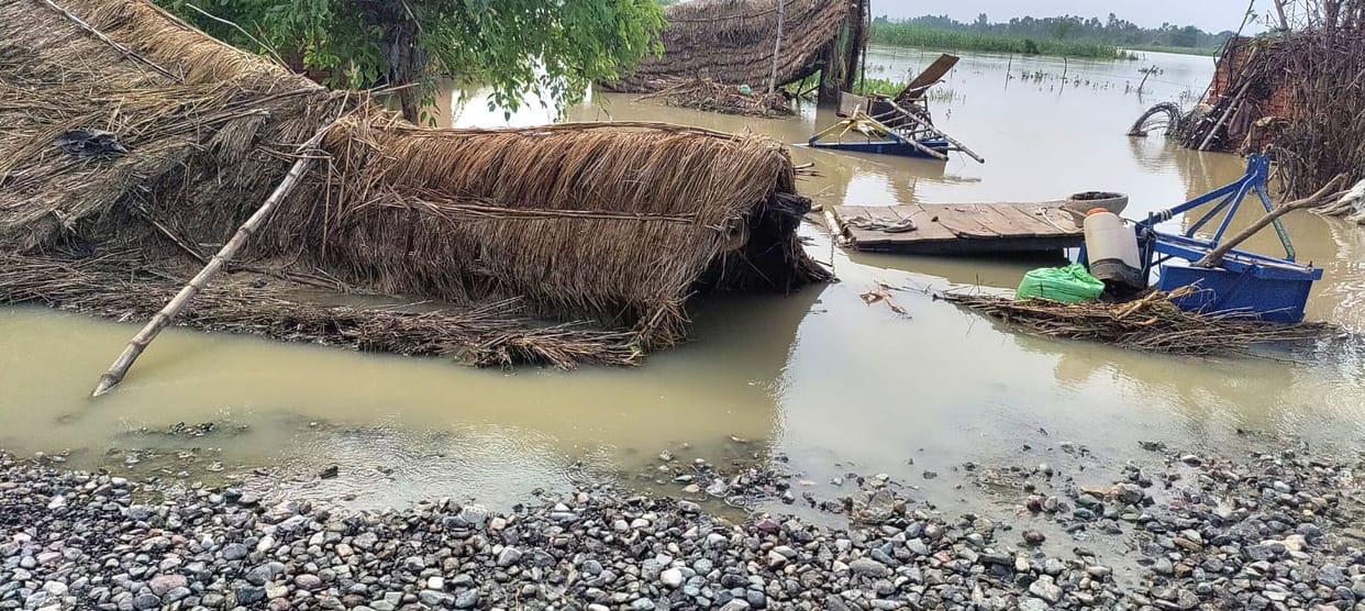 House collapsed due to erosion of Garra river, many huts destroyed