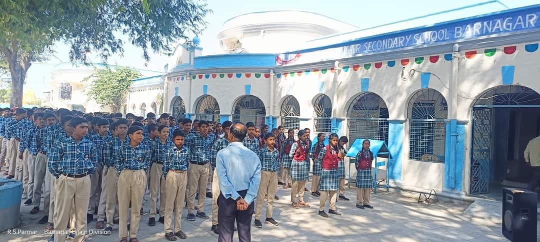 The teacher who touched the bed with girl students was suspended