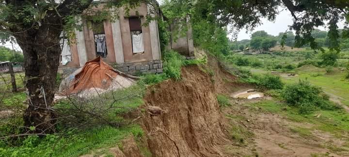 Schools and Anganwadi centers falling in the submergence area of the dam were not displaced