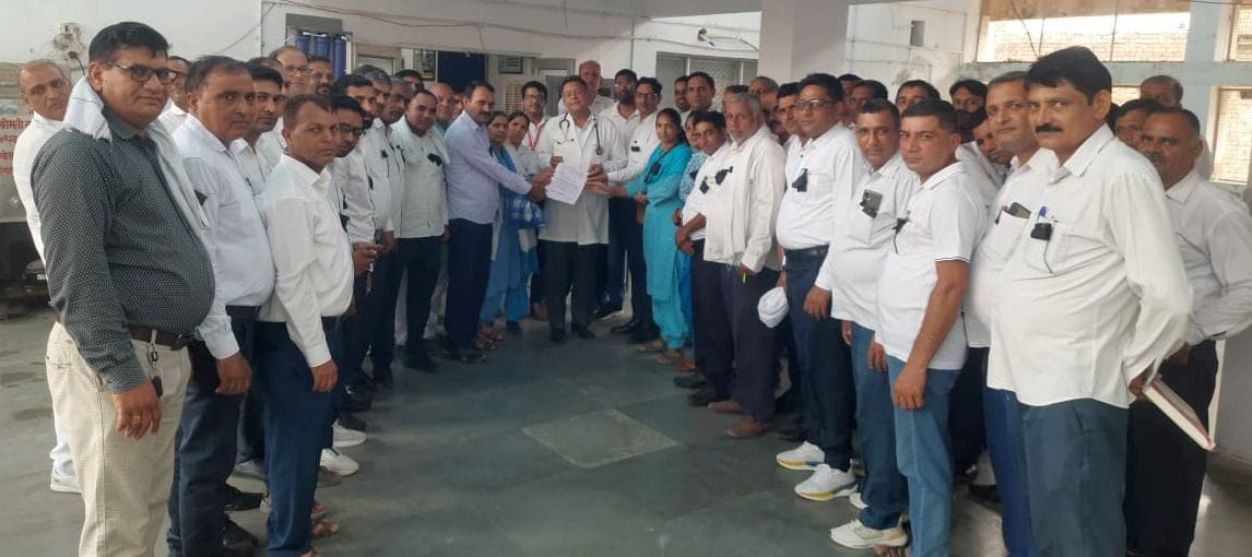 MPHW class expressed anger by wearing black badges