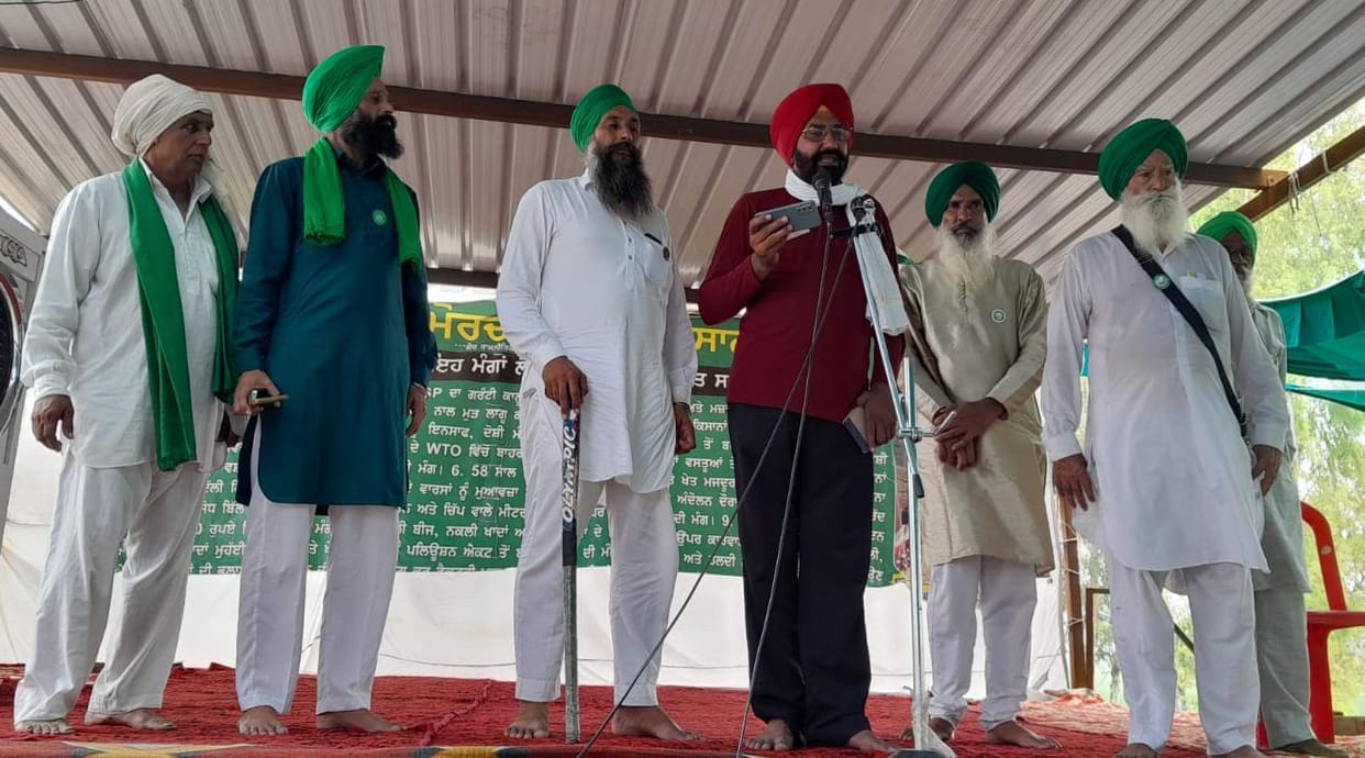 A group of one thousand farmers reached Datasinghwala border