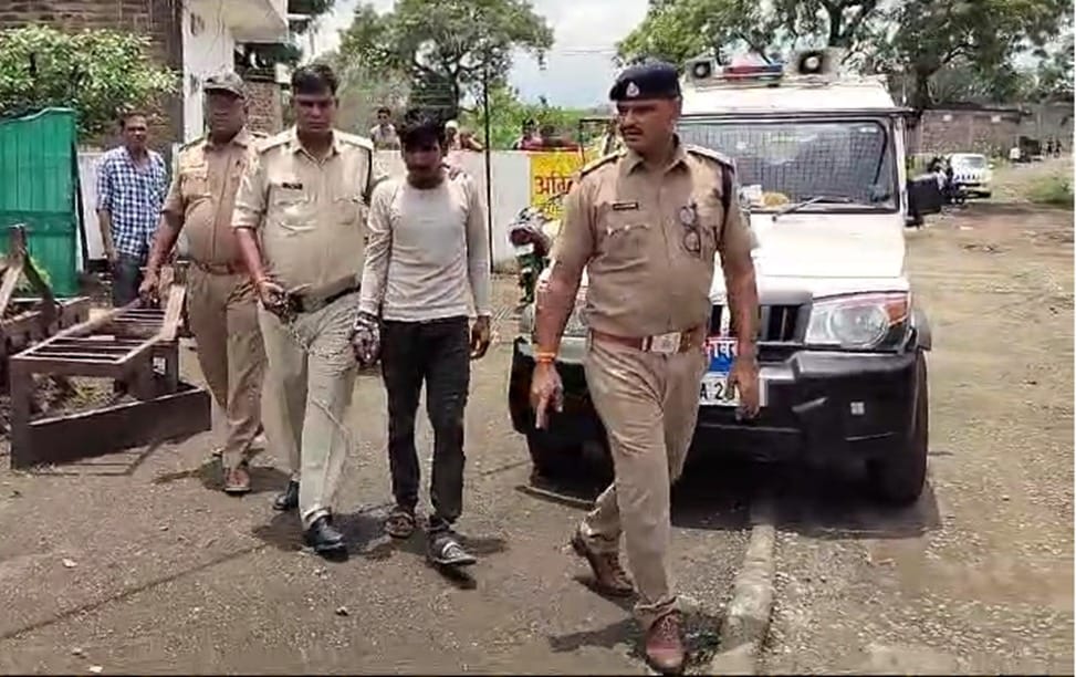Khandwa: dispute between father and son over digging a pit and son kills father