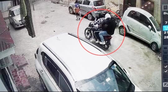 Bike rider absconds after snatching gold ring, case registered