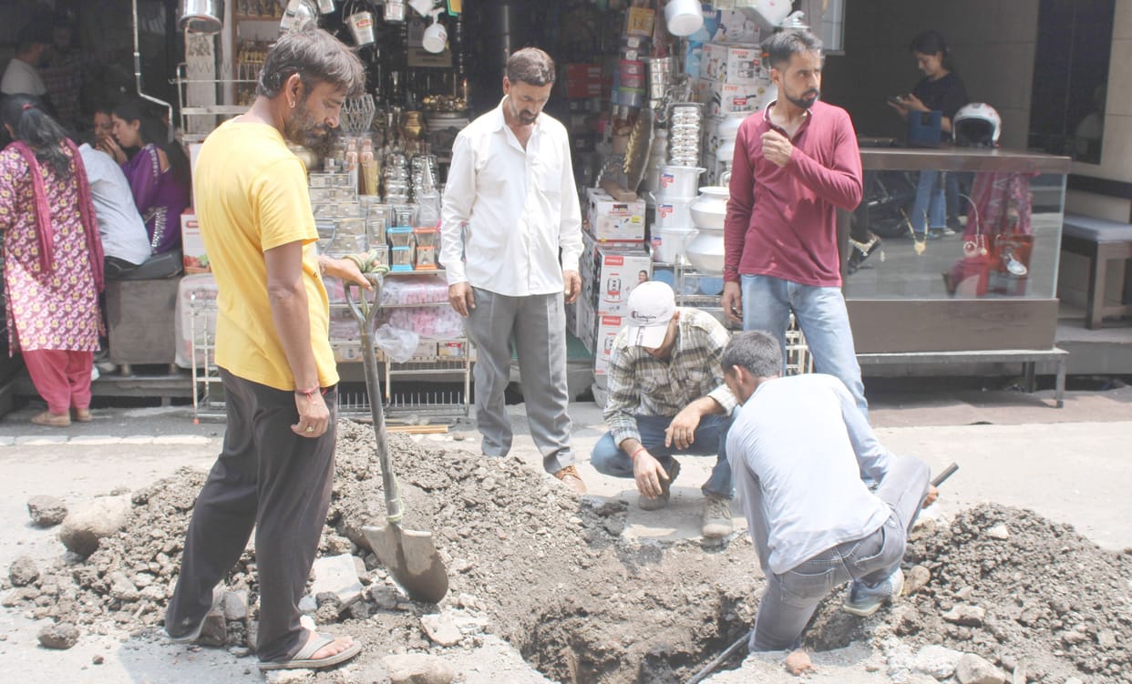 Leaked drinking water line repaired by digging the road