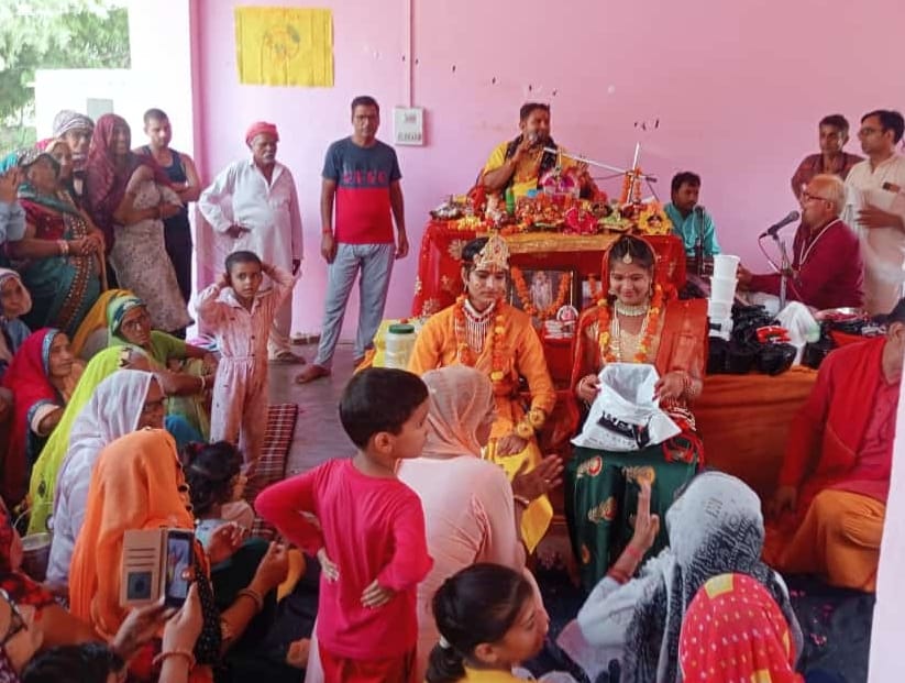 Told the story of Shri Krishna-Rukmini marriage to the devotees.