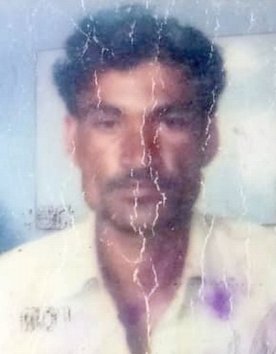 E-rickshaw overturned while trying to save a stray cow, farmer died after being crushed