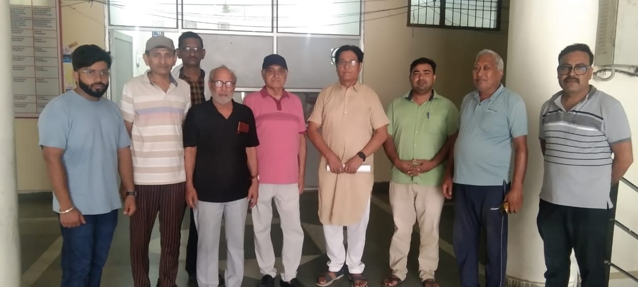 Traders met the Municipal Commissioner to get the underground pipe lines cleaned