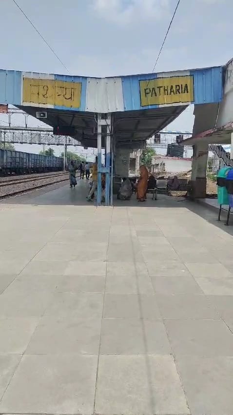 Railway workers of Patharia station are facing water crisis and are buying water from the market for bathing.