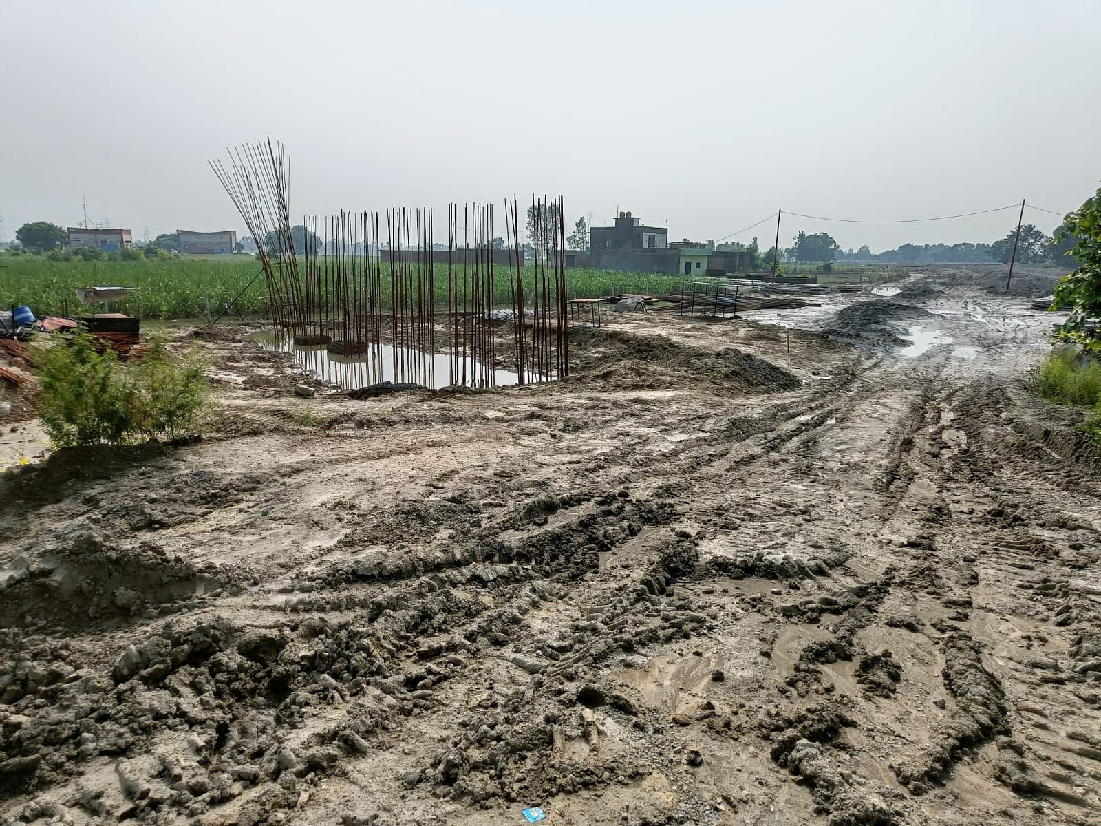 Bypass under construction of Palia-Lucknow Highway submerged in flood